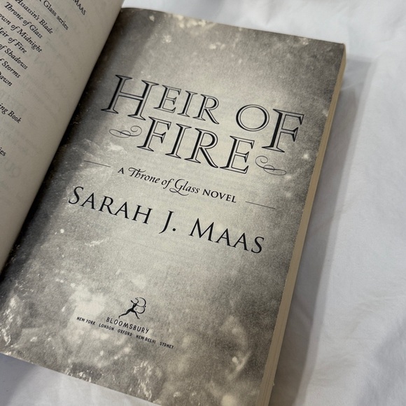Heir of Fire Paperback Book - Throne of Glass Series Book 3 by Sarah J. Maas - Picture 5 of 13